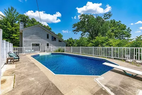 Exterior - 3060 Quercus Dr, Hamilton, OH 45013 photo 6 of 11