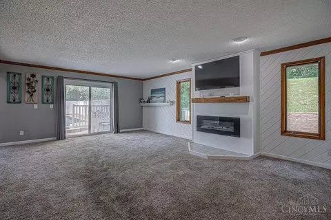 Living - 3060 Quercus Dr, Hamilton, OH 45013 photo 5 of 6