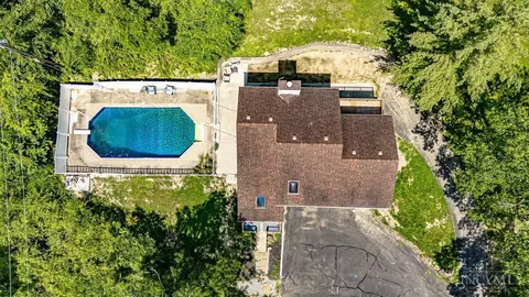 Exterior - 3060 Quercus Dr, Hamilton, OH 45013 photo 9 of 11