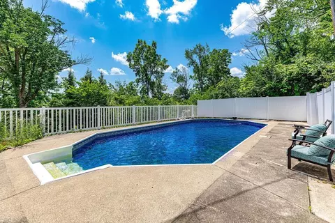 Exterior - 3060 Quercus Dr, Hamilton, OH 45013 photo 4 of 11