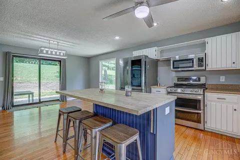 Kitchen - 3060 Quercus Dr, Hamilton, OH 45013 photo 3 of 4