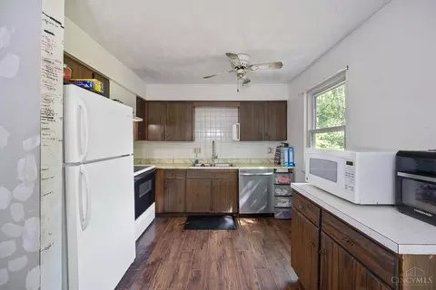 Kitchen - 4099 Traude Ct, Morrow, OH 45152 photo 2 of 3