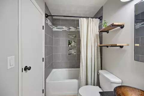 Bath - 4099 Traude Ct, Morrow, OH 45152 photo 2 of 3