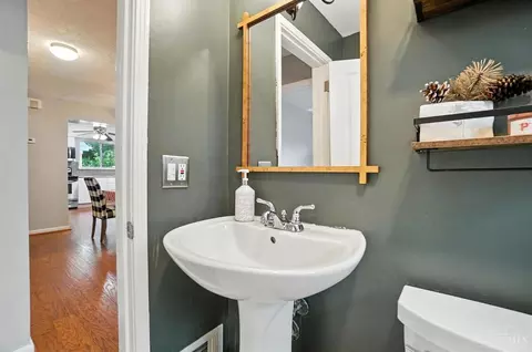 Bath - 3950 Fordham Pl, Cincinnati, OH 45213 photo 2 of 9