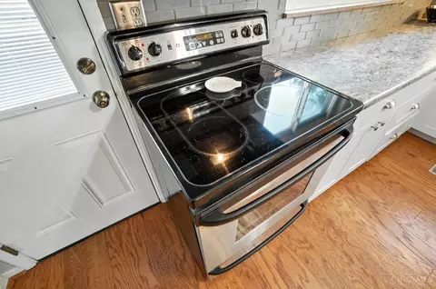 Kitchen - 3950 Fordham Pl, Cincinnati, OH 45213 photo 4 of 6