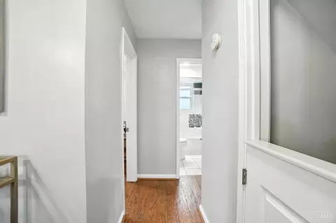 Entry Way - 3950 Fordham Pl, Cincinnati, OH 45213 photo 2 of 6