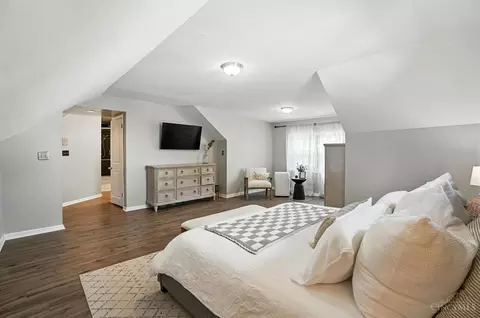 Bedroom - 3950 Fordham Pl, Cincinnati, OH 45213 photo 6 of 9