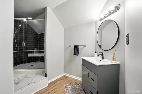 Bath - 3950 Fordham Pl, Cincinnati, OH 45213 photo 6 of 9