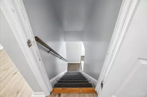 Entry Way - 3950 Fordham Pl, Cincinnati, OH 45213 photo 5 of 6