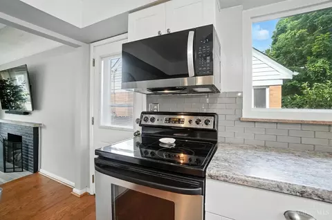 Kitchen - 3950 Fordham Pl, Cincinnati, OH 45213 photo 3 of 6