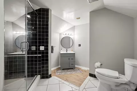 Bath - 3950 Fordham Pl, Cincinnati, OH 45213 photo 7 of 9