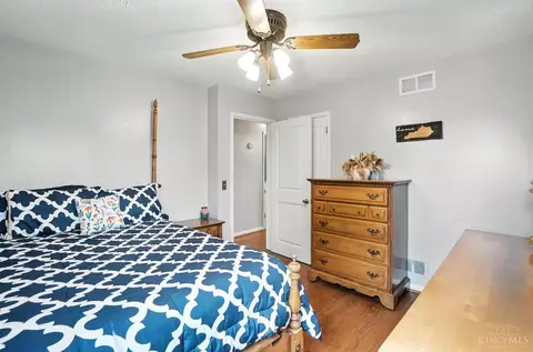 Bedroom - 3950 Fordham Pl, Cincinnati, OH 45213 photo 2 of 9