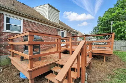 Exterior - 3950 Fordham Pl, Cincinnati, OH 45213 photo 10 of 20