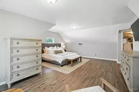 Bedroom - 3950 Fordham Pl, Cincinnati, OH 45213 photo 7 of 9