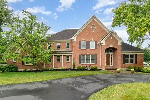 3585 Fawnrun Dr, Evendale, OH 45241
