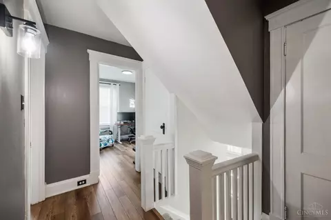 Entry Way - 52 Mitchell Ave, Saint Bernard, OH 45217 photo 2 of 3