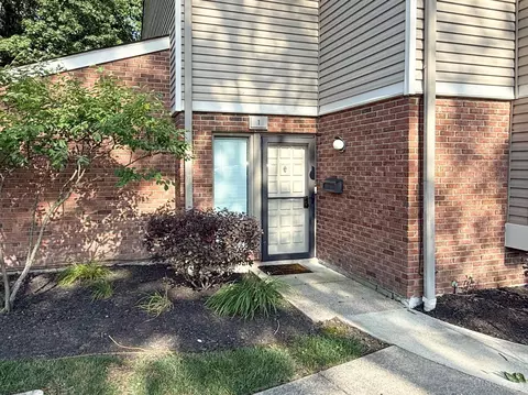 1 Woodview Ct, Springdale, OH 45246