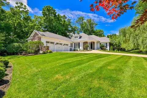 3497 Bayard Dr, Cincinnati, OH 45208