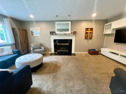 Living - 4175 Cannon Gate Dr, Cincinnati, OH 45245 photo 3 of 6