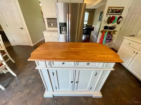 Kitchen - 4175 Cannon Gate Dr, Cincinnati, OH 45245 photo 5 of 8