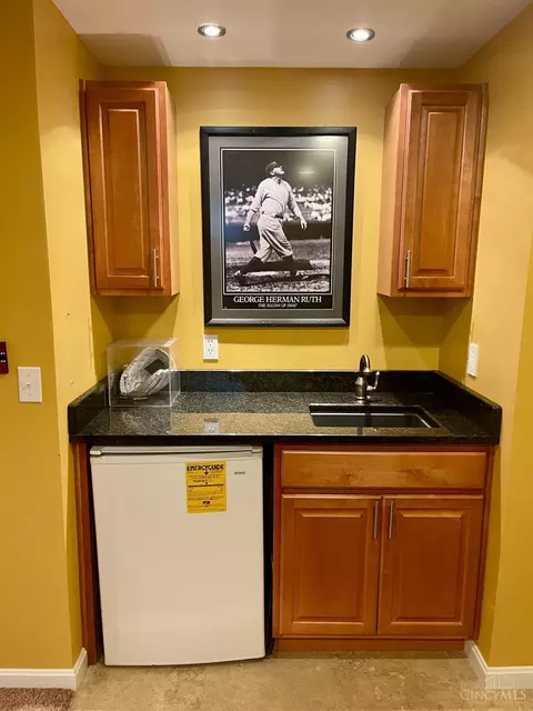 Kitchen - 4175 Cannon Gate Dr, Cincinnati, OH 45245 photo 8 of 8