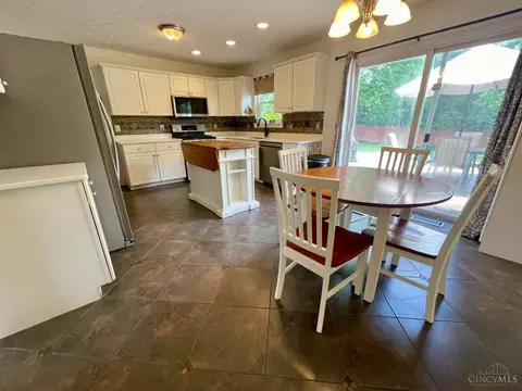 Kitchen - 4175 Cannon Gate Dr, Cincinnati, OH 45245 photo 2 of 8
