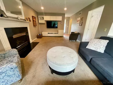 Living - 4175 Cannon Gate Dr, Cincinnati, OH 45245 photo 4 of 6