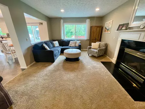 Living - 4175 Cannon Gate Dr, Cincinnati, OH 45245 photo 2 of 6