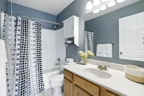 Bath - 2317 Garrison Dr, Cincinnati, OH 45231 photo 2 of 2