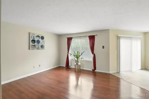 Living - 2317 Garrison Dr, Cincinnati, OH 45231 photo 3 of 4