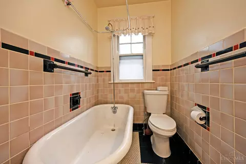 Bath - 1641 Pullan Ave, Cincinnati, OH 45223 photo 2 of 2