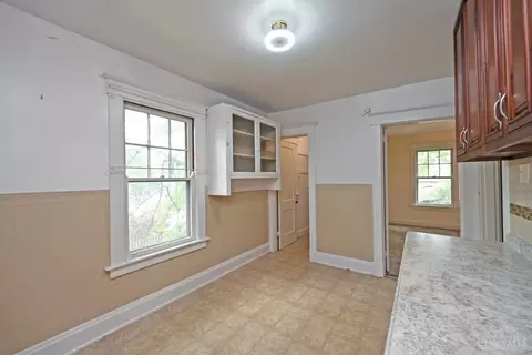 Entry Way - 1641 Pullan Ave, Cincinnati, OH 45223 photo 3 of 3