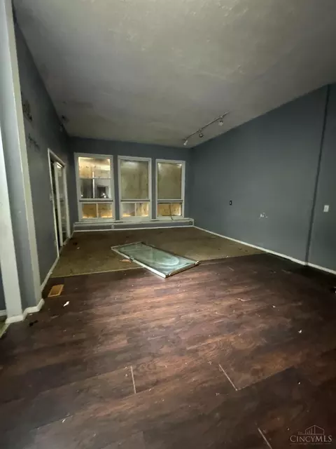 Living - 1705 Harrison Ave, Cincinnati, OH 45214 photo 2 of 4