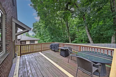 Exterior - 4125 Sherel Ln, Cincinnati, OH 45209 photo 6 of 11