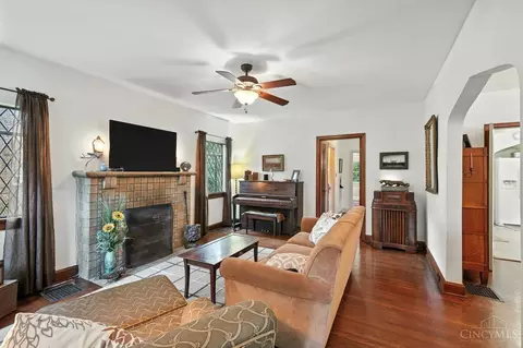 Living - 6335 Iris Ave, Cincinnati, OH 45213 photo 1 of 2