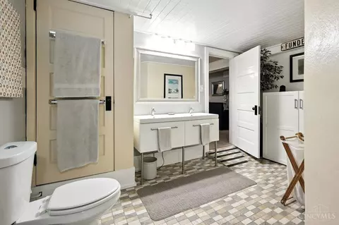 Bath - 6335 Iris Ave, Cincinnati, OH 45213 photo 4 of 5