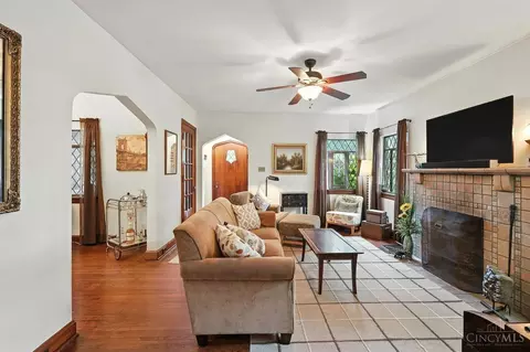 Living - 6335 Iris Ave, Cincinnati, OH 45213 photo 2 of 2