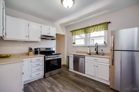 Kitchen - 7017 Bramble Ave, Cincinnati, OH 45227 photo 2 of 4
