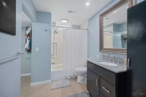 Bath - 1841 Walker St, Cincinnati, OH 45212 photo 3 of 4