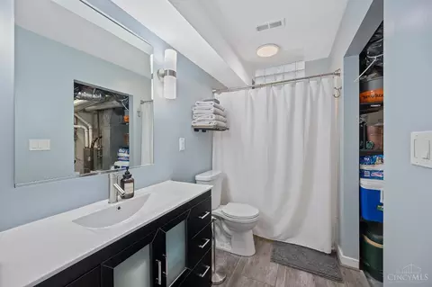 Bath - 1841 Walker St, Cincinnati, OH 45212 photo 2 of 4