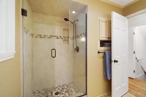 Bath - 8203 Millview Dr, Cincinnati, OH 45249 photo 2 of 9