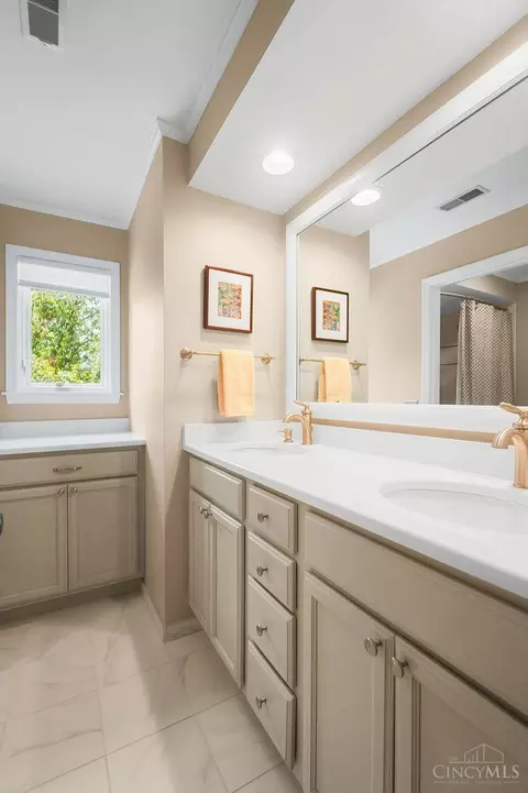 Bath - 8203 Millview Dr, Cincinnati, OH 45249 photo 8 of 9
