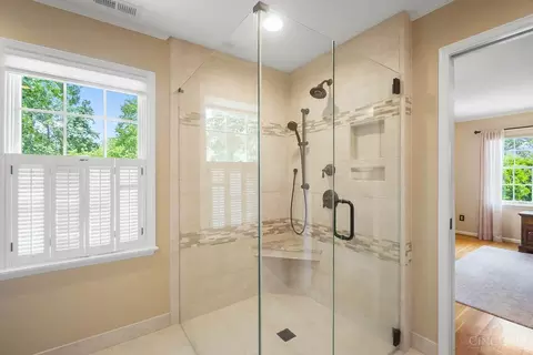 Bath - 8203 Millview Dr, Cincinnati, OH 45249 photo 5 of 9