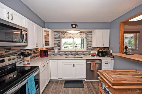 Kitchen - 4669 Largo Dr, Cincinnati, OH 45236 photo 3 of 4