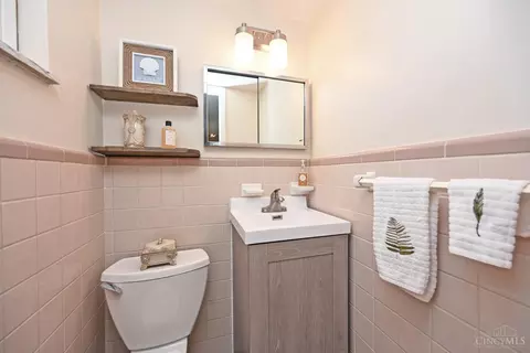 Bath - 4669 Largo Dr, Cincinnati, OH 45236 photo 1 of 4