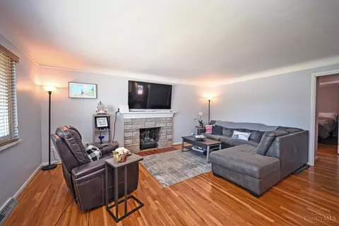 Living - 4669 Largo Dr, Cincinnati, OH 45236 photo 1 of 1