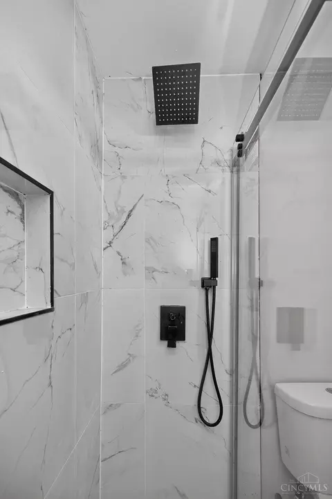 Bath - 1320 Ovid Ave, Cincinnati, OH 45231 photo 6 of 8
