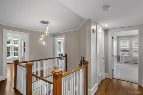 Entry Way - 1330 Observatory Dr, Cincinnati, OH 45208 photo 7 of 11