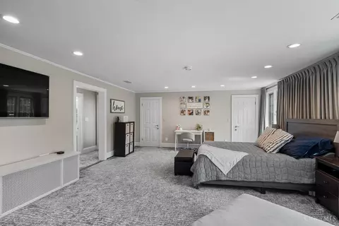 Bedroom - 1330 Observatory Dr, Cincinnati, OH 45208 photo 1 of 10