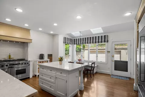 Kitchen - 1330 Observatory Dr, Cincinnati, OH 45208 photo 1 of 5
